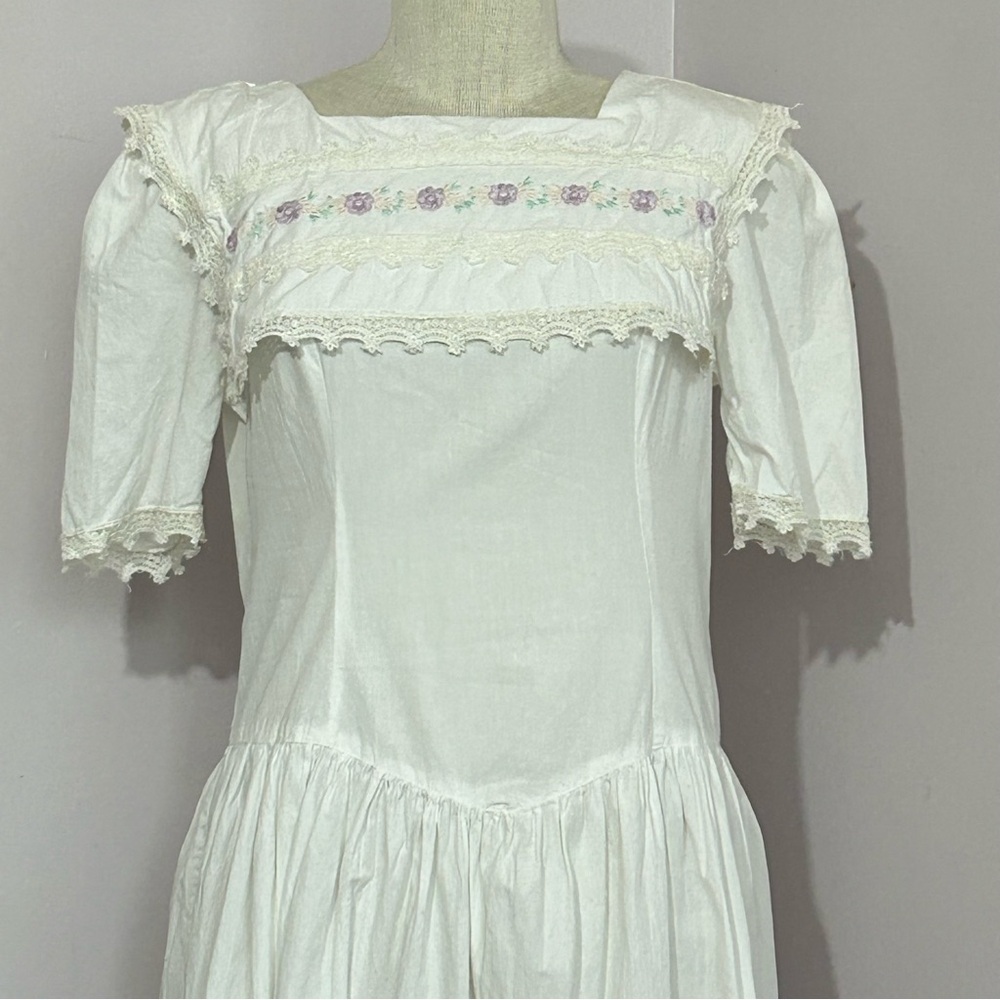 Vintage Sarin New York White Cotton Prairie Dress - Picture 2 of 10